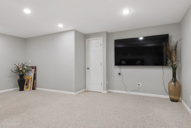 1195 Masters Parkway, Aurora, IL 60506