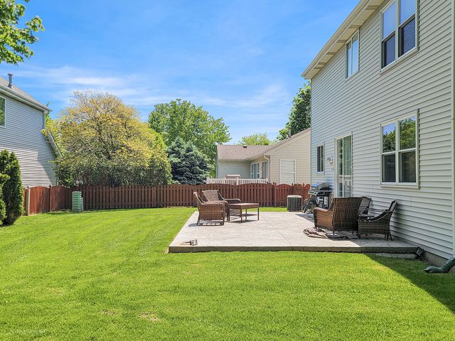 1195 Masters Parkway, Aurora, IL 60506