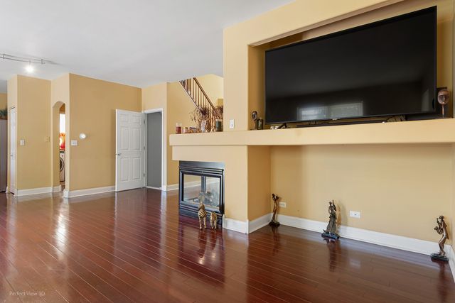 1195 Masters Parkway, Aurora, IL 60506