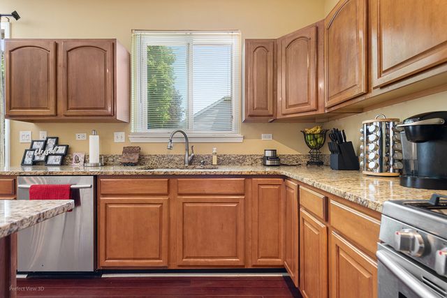 1195 Masters Parkway, Aurora, IL 60506