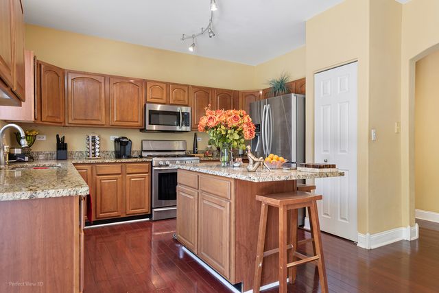 1195 Masters Parkway, Aurora, IL 60506