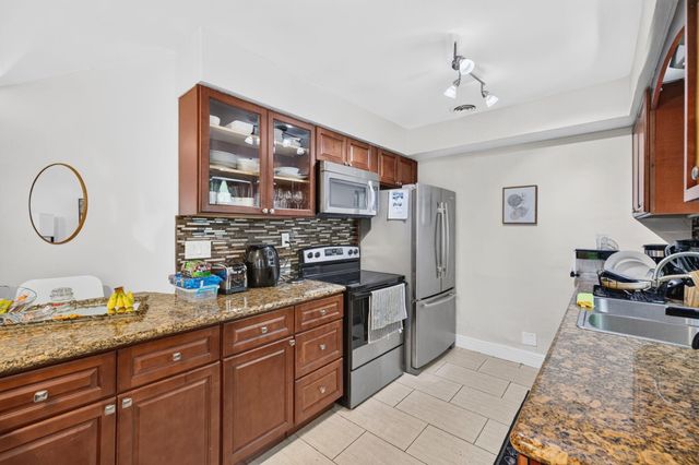 3209 NE 7th Place, Pompano Beach, FL 33062