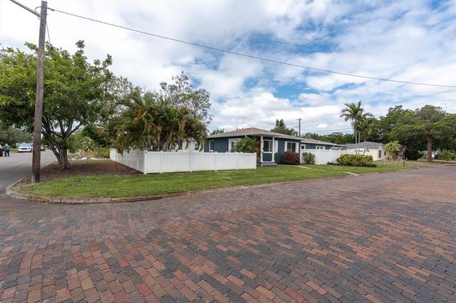 200 62ND STREET N, St Petersburg, FL 33710