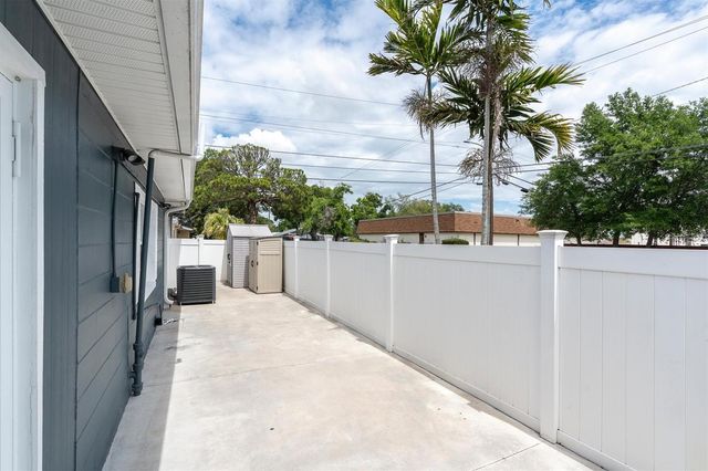 200 62ND STREET N, St Petersburg, FL 33710