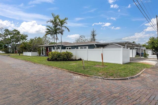 200 62ND STREET N, St Petersburg, FL 33710