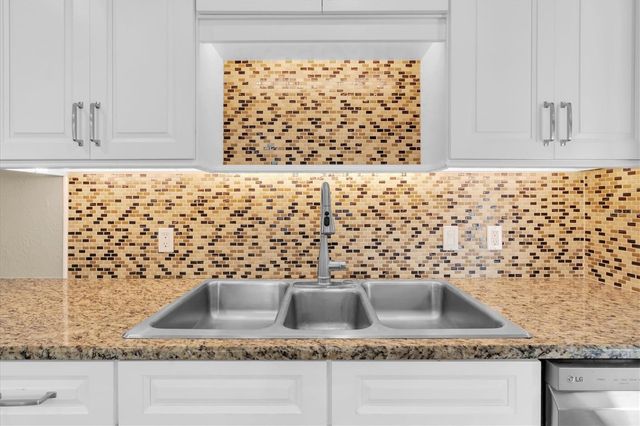 200 62ND STREET N, St Petersburg, FL 33710