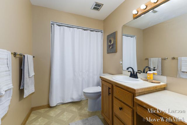 7000 Camelback Drive NE, Rockford, MI 49341