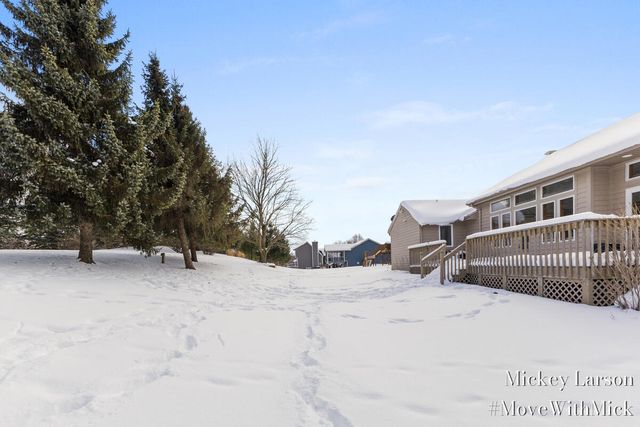 7000 Camelback Drive NE, Rockford, MI 49341