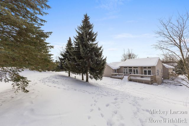 7000 Camelback Drive NE, Rockford, MI 49341