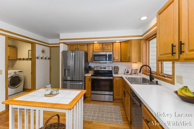 7000 Camelback Drive NE, Rockford, MI 49341