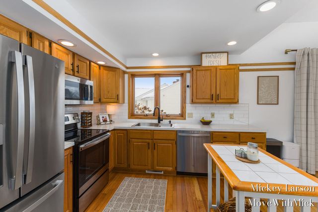 7000 Camelback Drive NE, Rockford, MI 49341