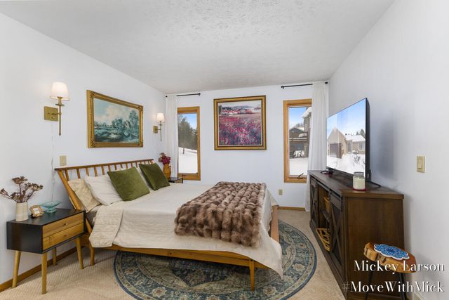 7000 Camelback Drive NE, Rockford, MI 49341