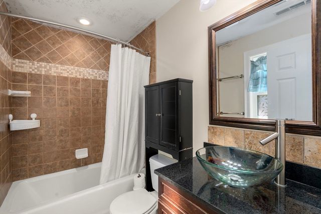 53 Hiawatha Ave, Waltham, MA 02451