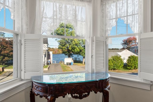 53 Hiawatha Ave, Waltham, MA 02451
