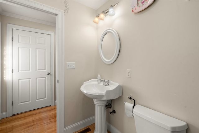 53 Hiawatha Ave, Waltham, MA 02451