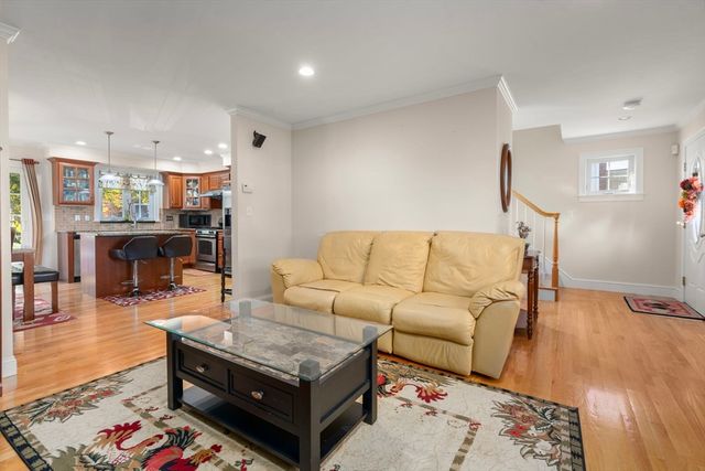 53 Hiawatha Ave, Waltham, MA 02451