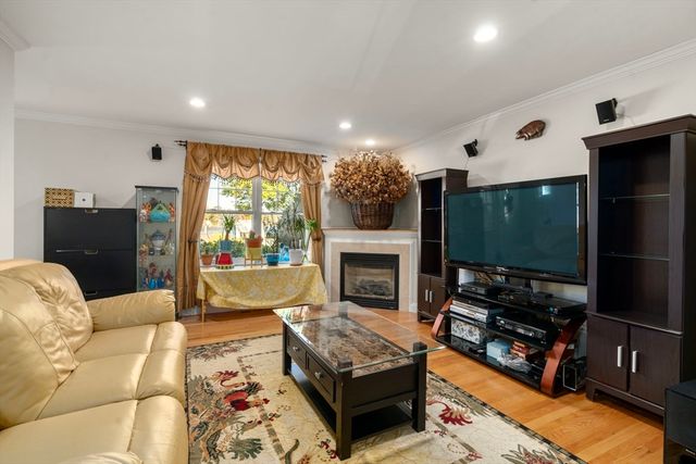 53 Hiawatha Ave, Waltham, MA 02451