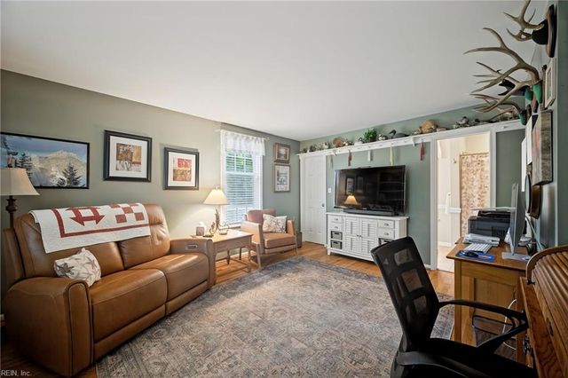 423 Weston RD, Yorktown, VA 23692