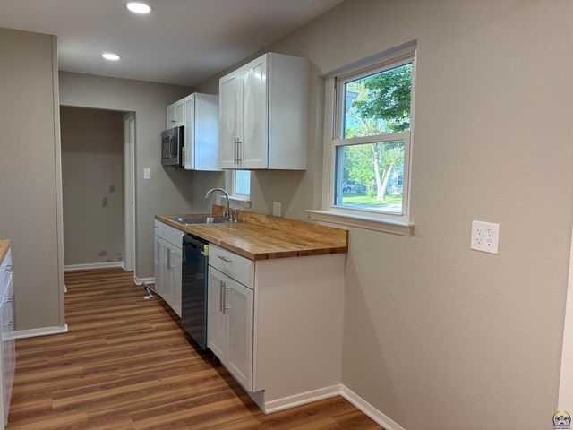 2316 SW Mission AVE, Topeka, KS 66614