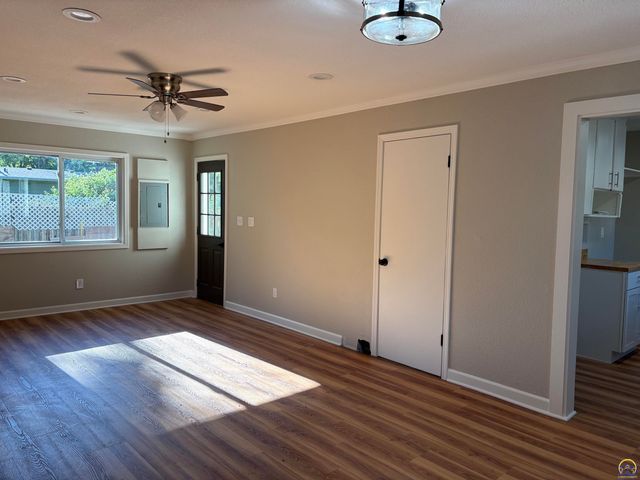 2316 SW Mission AVE, Topeka, KS 66614