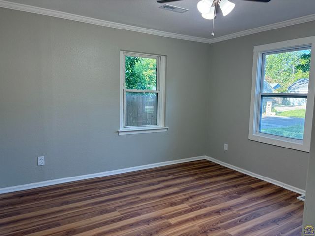 2316 SW Mission AVE, Topeka, KS 66614