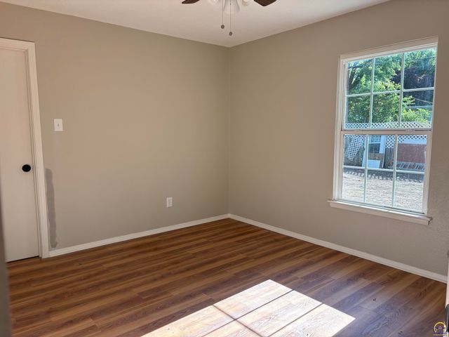 2316 SW Mission AVE, Topeka, KS 66614