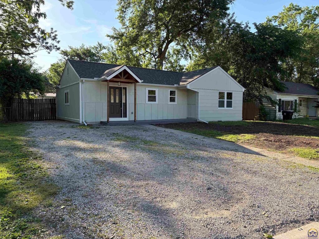 2316 SW Mission AVE, Topeka, KS 66614