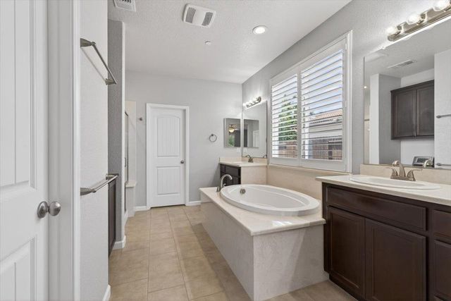 1710 Adeline Ct, Hughson, CA 95326