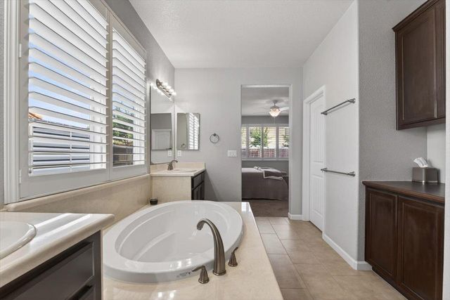 1710 Adeline Ct, Hughson, CA 95326