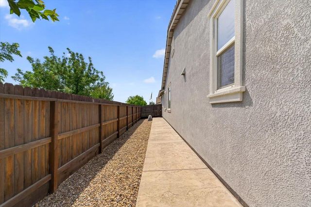 1710 Adeline Ct, Hughson, CA 95326