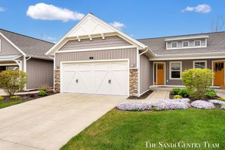 562 Riverbank Circle 15, Zeeland, MI 49464