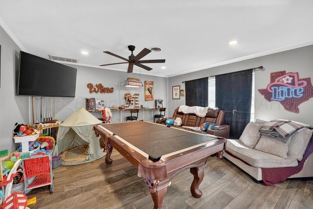 1009 Cherry Avenue, Dalhart, TX 79022