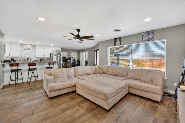 1009 Cherry Avenue, Dalhart, TX 79022