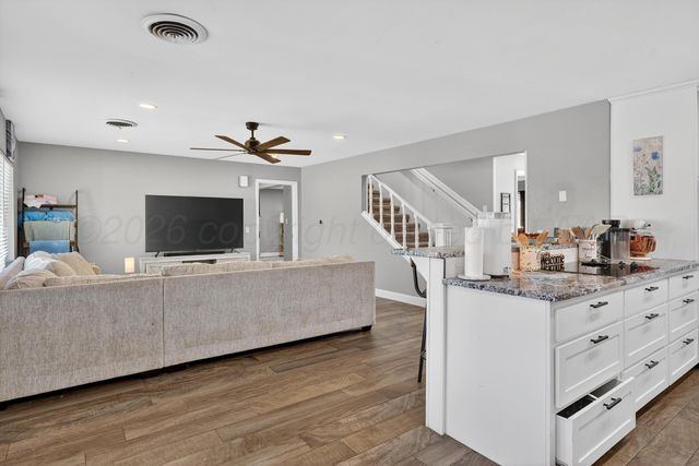 1009 Cherry Avenue, Dalhart, TX 79022