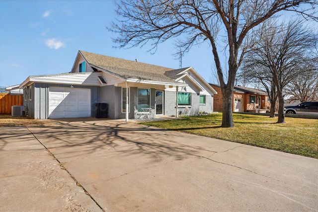 1009 Cherry Avenue, Dalhart, TX 79022