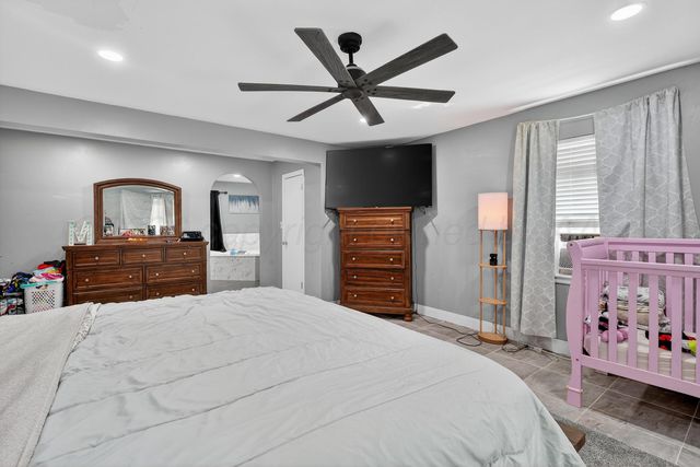 1009 Cherry Avenue, Dalhart, TX 79022