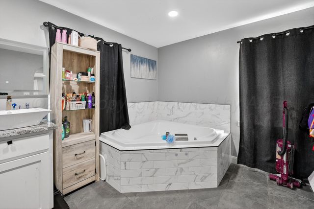 1009 Cherry Avenue, Dalhart, TX 79022