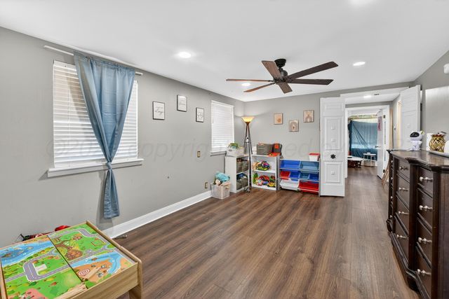 1009 Cherry Avenue, Dalhart, TX 79022