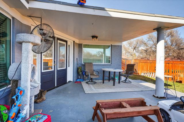 1009 Cherry Avenue, Dalhart, TX 79022