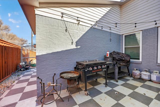 1009 Cherry Avenue, Dalhart, TX 79022