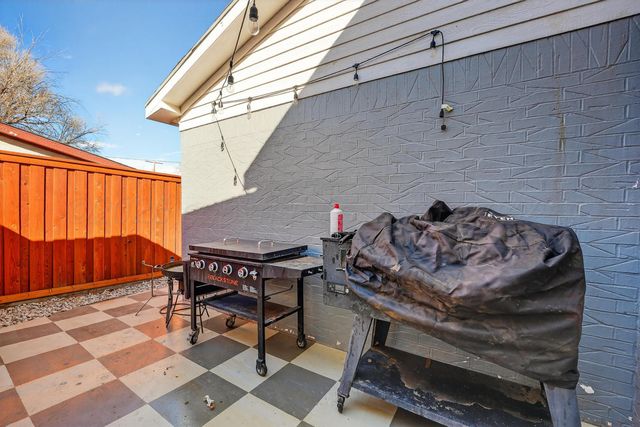 1009 Cherry Avenue, Dalhart, TX 79022