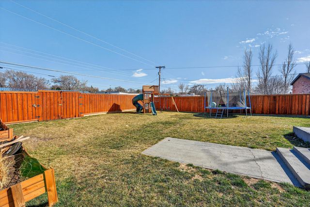 1009 Cherry Avenue, Dalhart, TX 79022