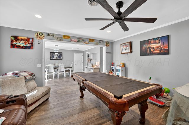 1009 Cherry Avenue, Dalhart, TX 79022