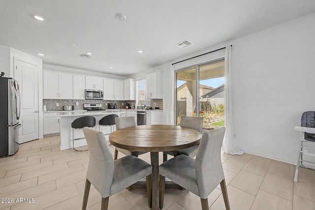 1996 E LARIAT Avenue, San Tan Valley, AZ 85140