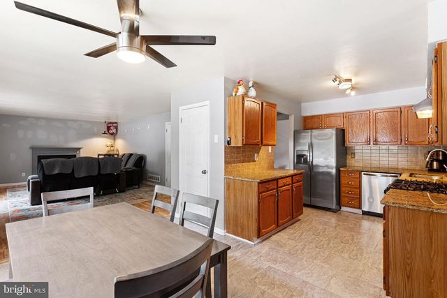 10 CRISFIELD RD, Sicklerville, NJ 08081