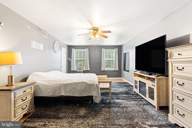 10 CRISFIELD RD, Sicklerville, NJ 08081