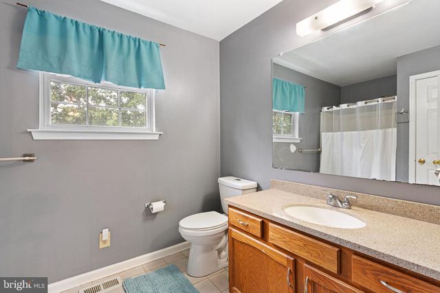 10 CRISFIELD RD, Sicklerville, NJ 08081