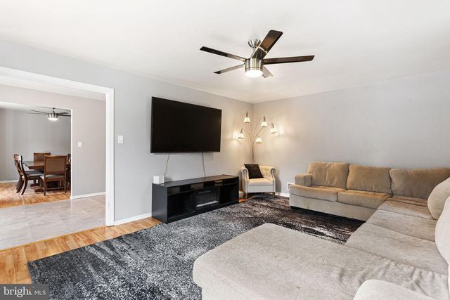 10 CRISFIELD RD, Sicklerville, NJ 08081