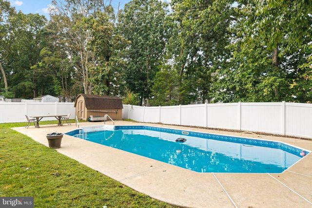 10 CRISFIELD RD, Sicklerville, NJ 08081