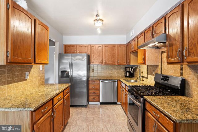 10 CRISFIELD RD, Sicklerville, NJ 08081